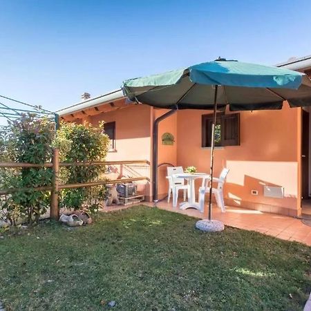 Casa Vacanze Rosalba Ferrara di Monte Baldo ภายนอก รูปภาพ