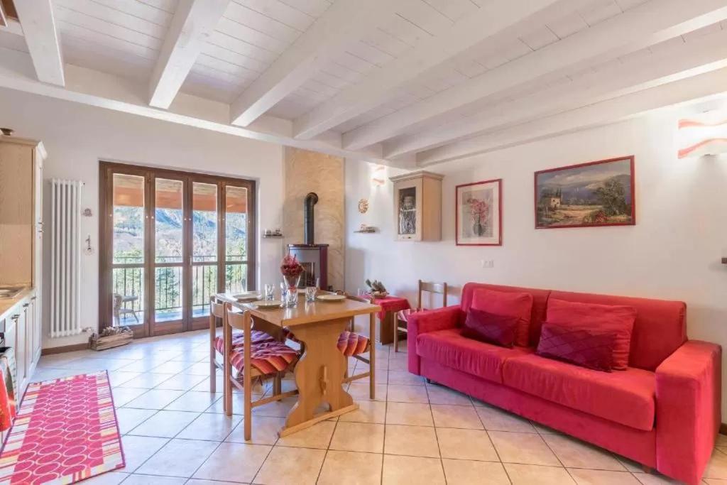 Casa Vacanze Rosalba Ferrara di Monte Baldo ภายนอก รูปภาพ