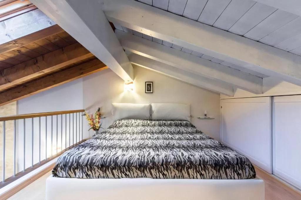 Casa Vacanze Rosalba Ferrara di Monte Baldo ภายนอก รูปภาพ