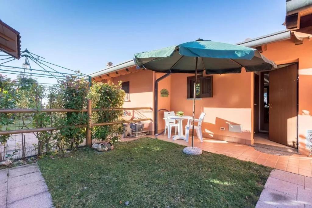 Casa Vacanze Rosalba Ferrara di Monte Baldo ภายนอก รูปภาพ