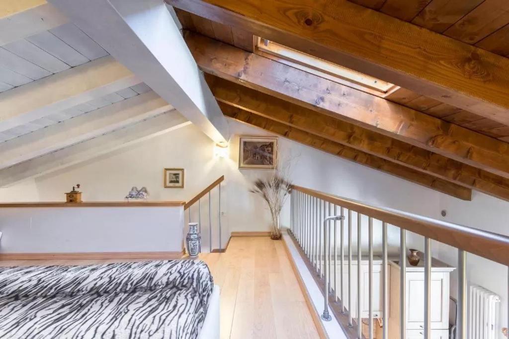 Casa Vacanze Rosalba Ferrara di Monte Baldo ภายนอก รูปภาพ
