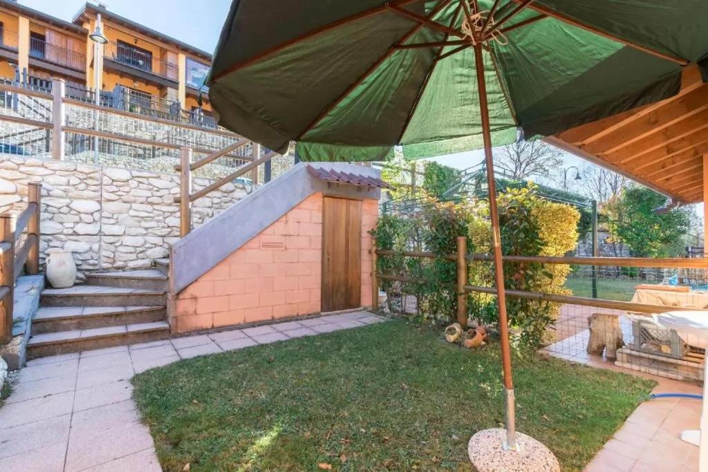 Casa Vacanze Rosalba Ferrara di Monte Baldo ภายนอก รูปภาพ