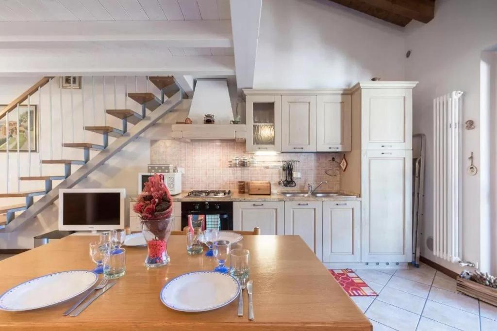 Casa Vacanze Rosalba Ferrara di Monte Baldo ภายนอก รูปภาพ